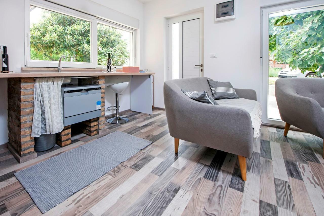 Paola Cozy Apartment Ровинь Экстерьер фото