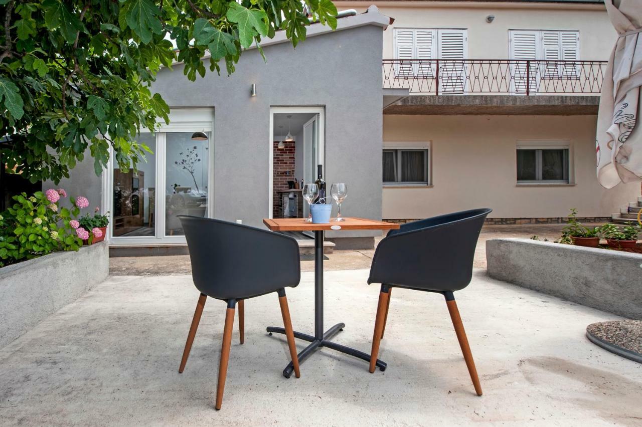 Paola Cozy Apartment Ровинь Экстерьер фото