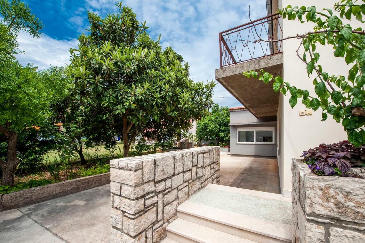 Paola Cozy Apartment Ровинь Экстерьер фото